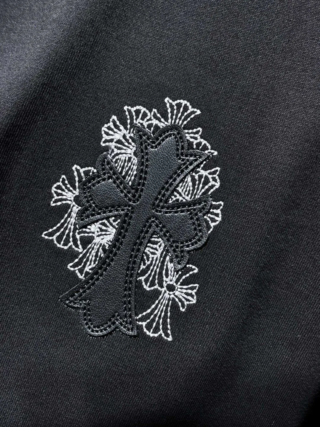 P170 New for summer Chrome Hearts 25ss High-weight, environmentally friendly and high-quality top-quality fabric 280g Cro cross leather spray-painted short sleeves High version embroidery ➕ leather version Counter synchronization Re-engraved version 1:1 Recommended colors: Gray Black Size: S, M, L, XL